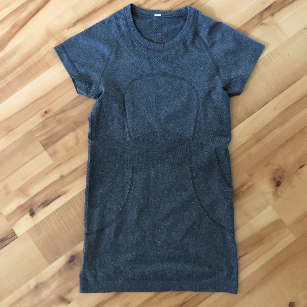 lLululemon Women’s Grey Short Sleeve
